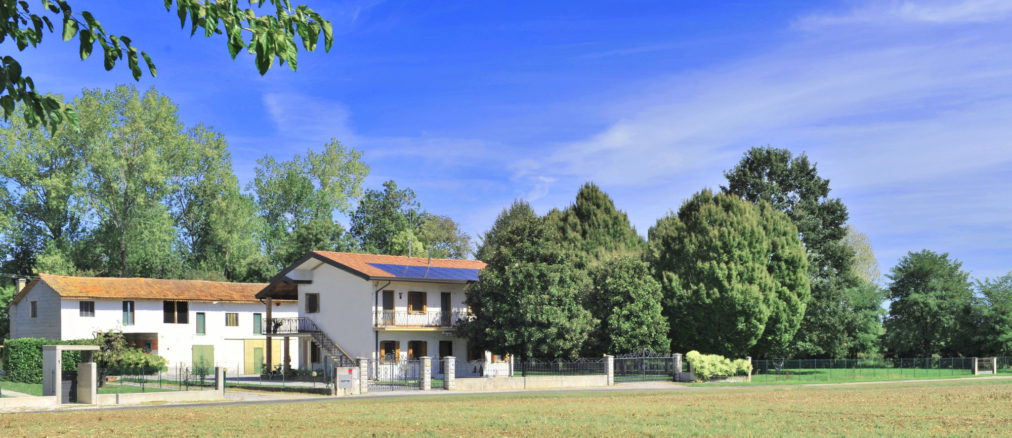 L'Altro Spazio — casa bianca in campagna