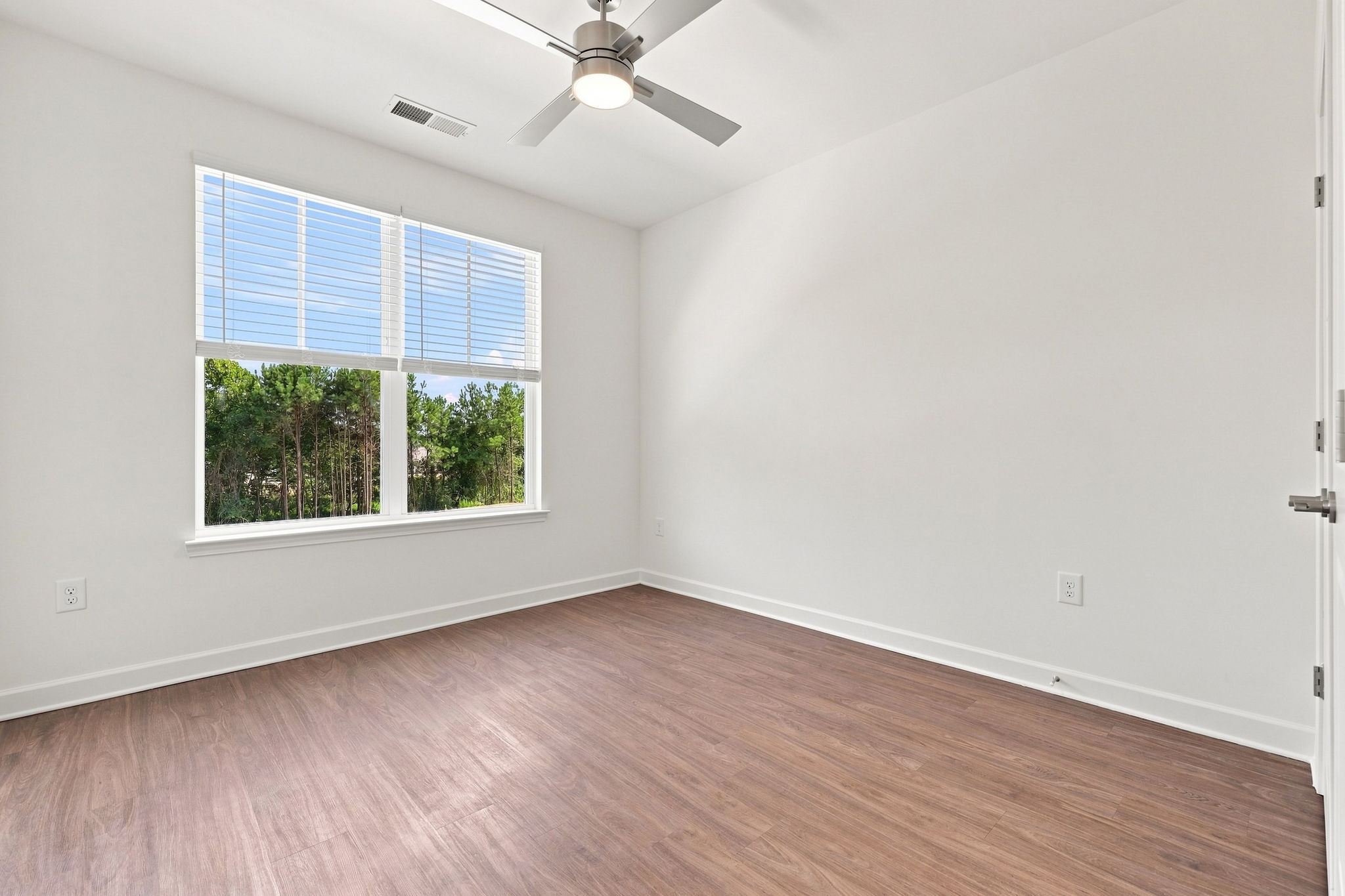 Second bedroom with ceiling fan