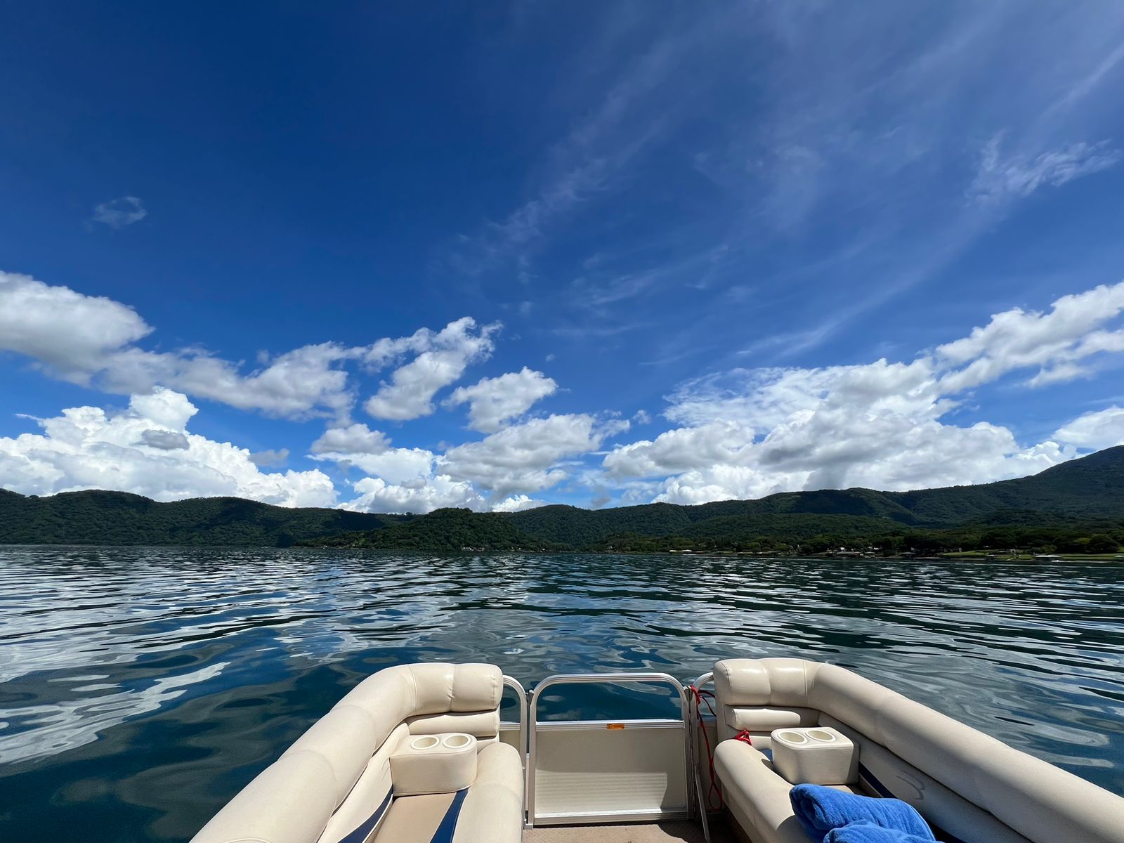 Coatepeque — Pontoon Cruise