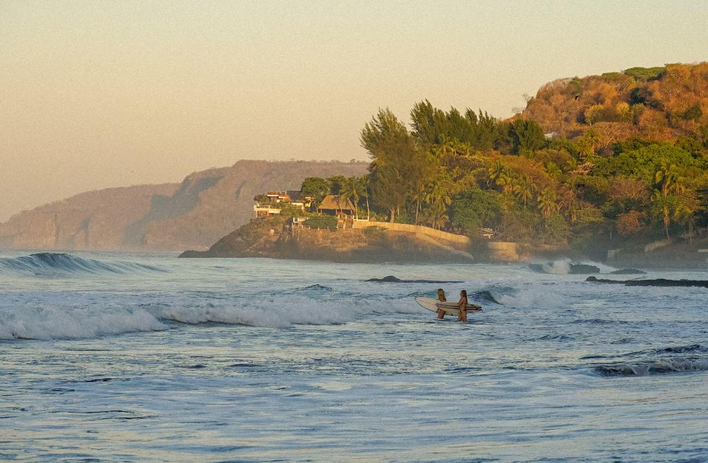 El Zonte — Zwei Surferinnen