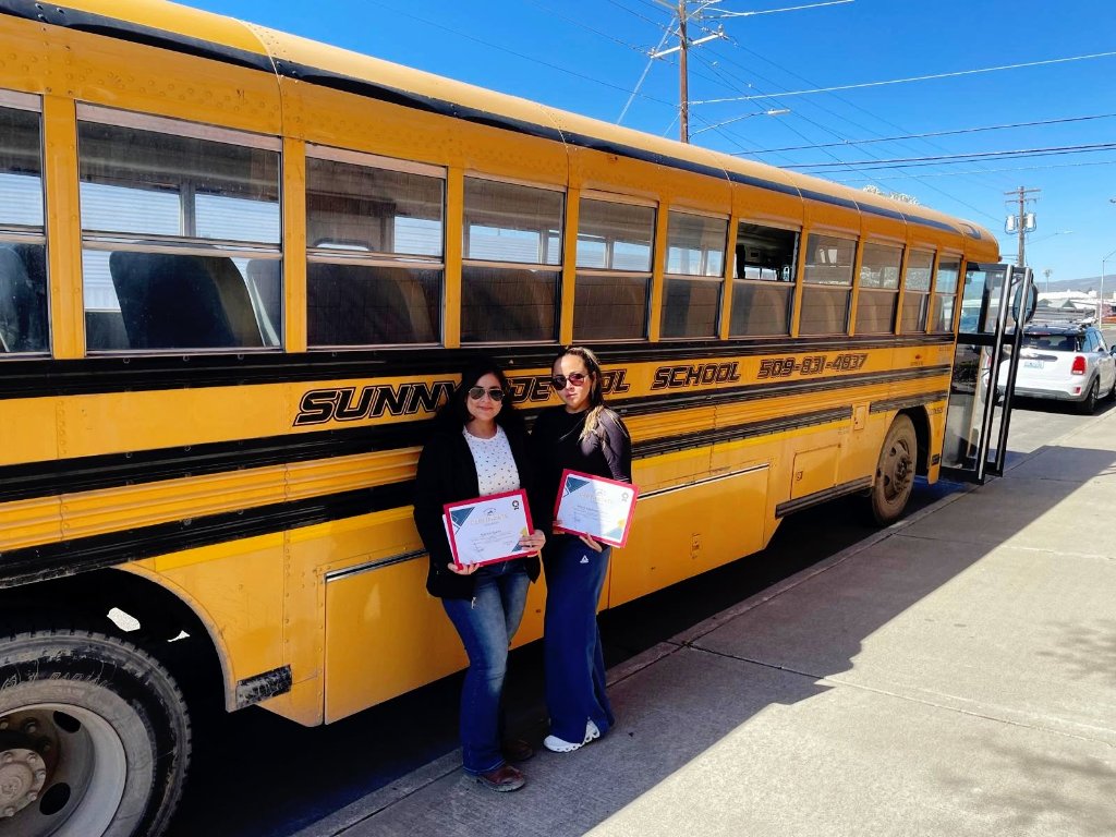 Sunnyside CDL School students and instructors