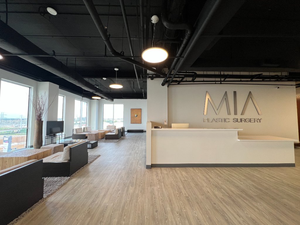 MIA Plastic Surgery reception and lounge area