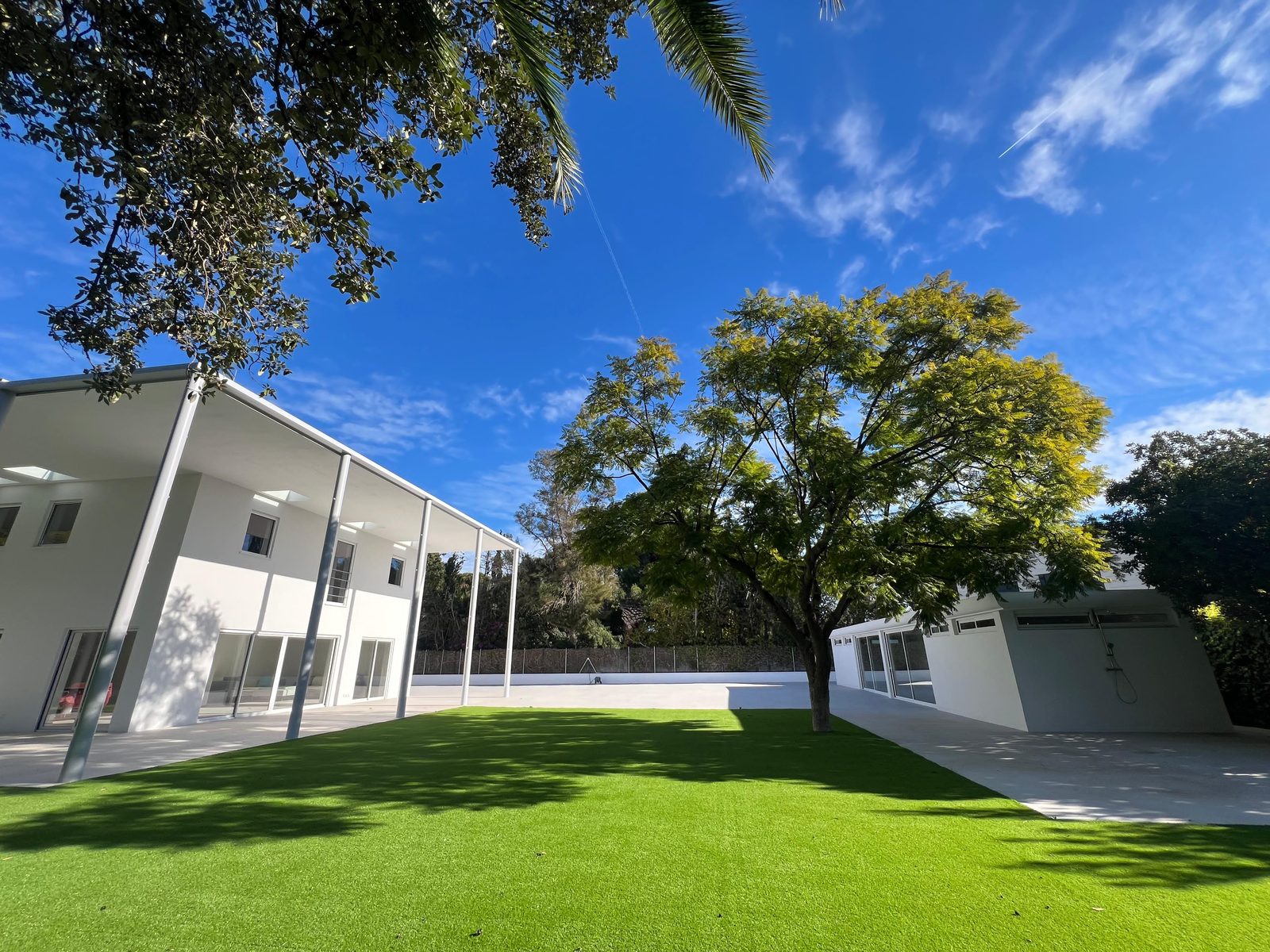 Vivienda unifamiliar de obra nueva con porche y jardín