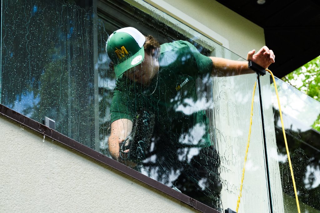 Mastery window cleaning team