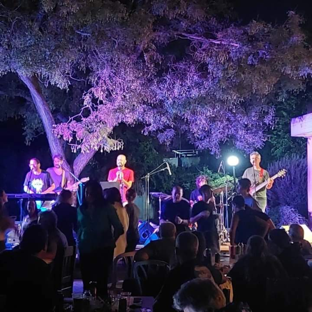 מאושרים - אווירה