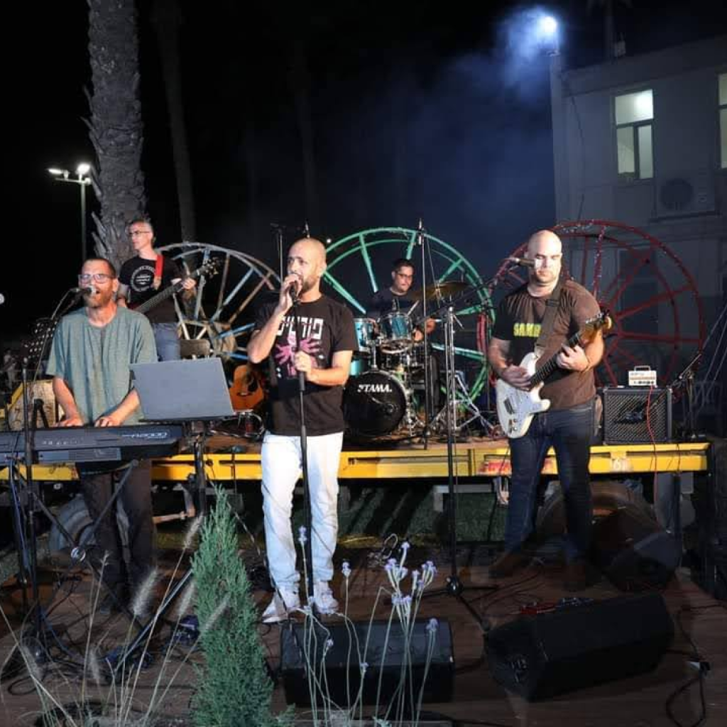 מאושרים - אווירה