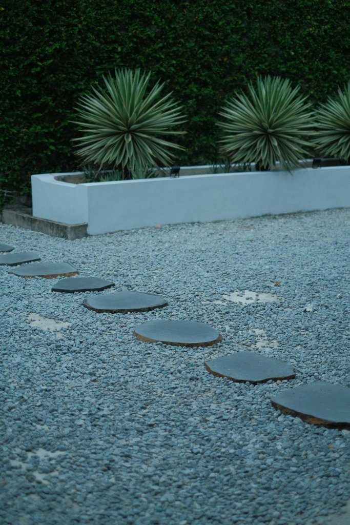 Stepping stone pathway