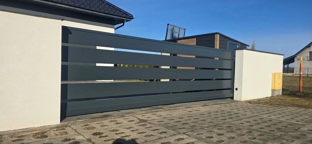 Listwa zębata do automatyki bramowej – instalacja Bramy Bilski