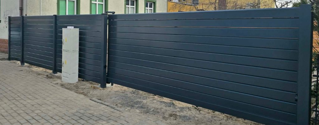 Brama przesuwna aluminiowa antracyt pionowa – nowa realizacja Bramy Bilski 2026