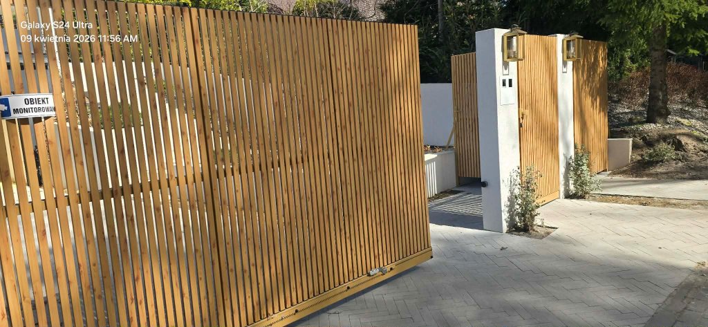 Brama aluminiowa – szczegół profilu z deszczem Bramy Bilski