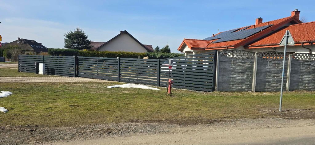 Ogrodzenie aluminiowe jasne – nowa realizacja Bramy Bilski