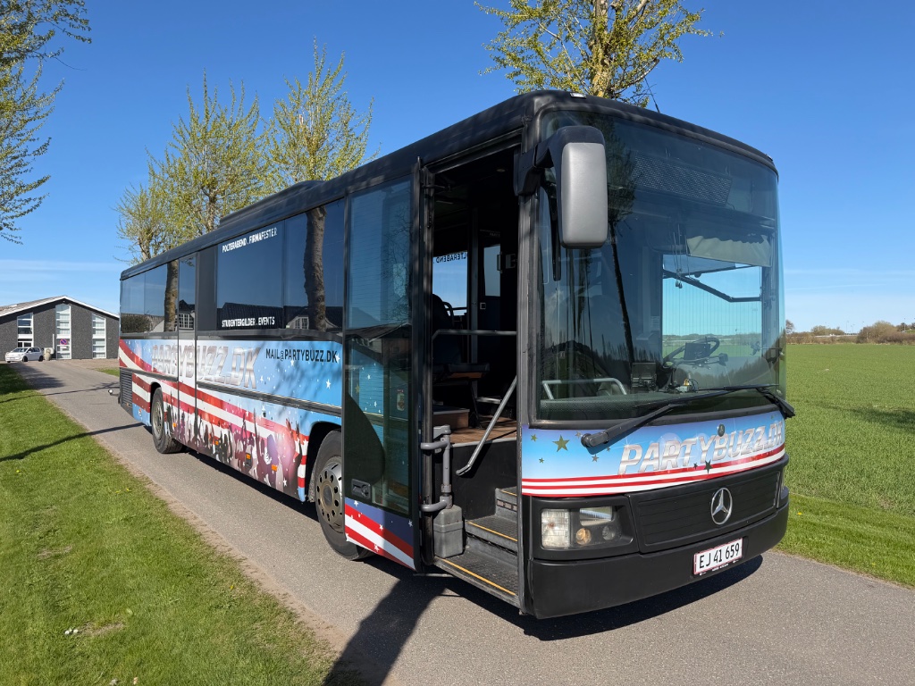 Partybus Jylland – Partybuzz partybus med musik, lys og bar