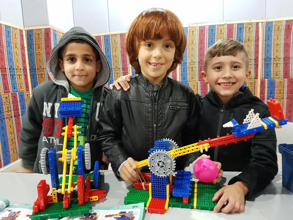 فخر بإبداعات الروبوت