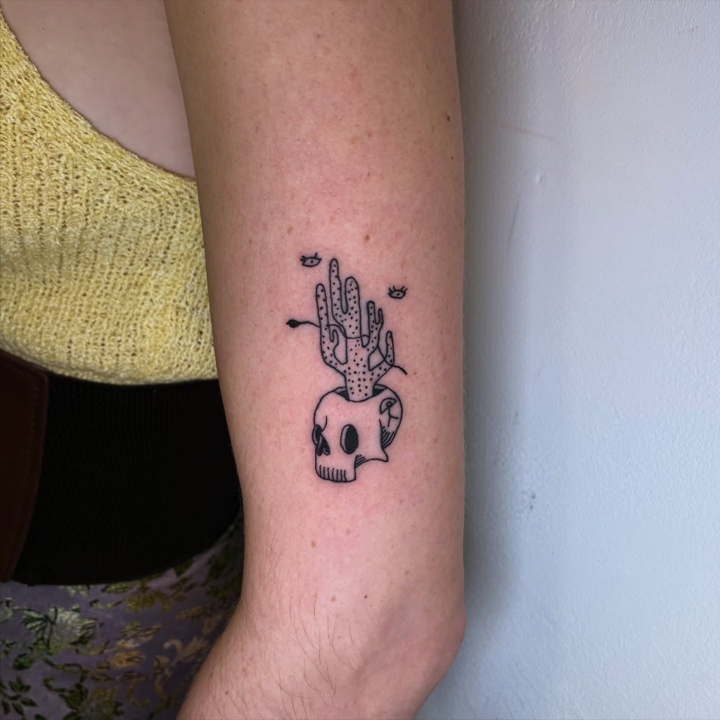 Cactus sobre calavera
