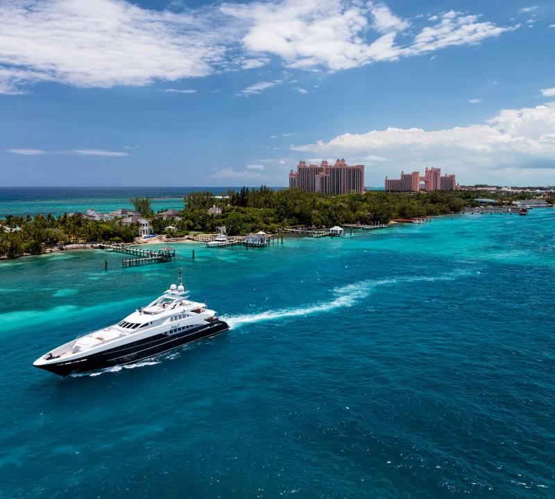 Luxury yacht charter in Nassau, Bahamas