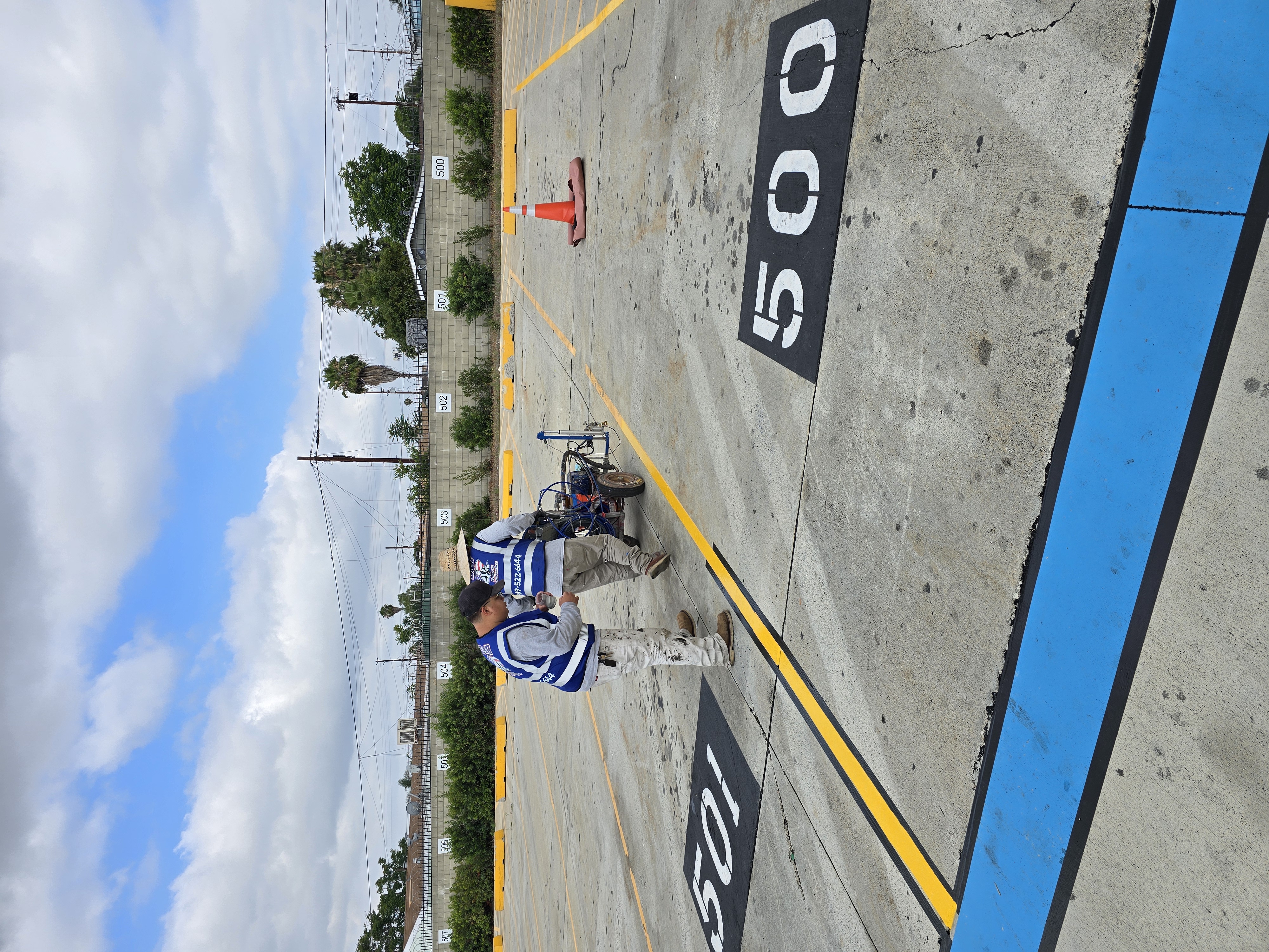 Amazon Fulfillment Center La Puente — crew line striping with stall numbers 500/501, May 16, 2026