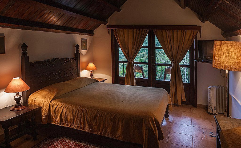 Habitación cama doble con vista al jardín