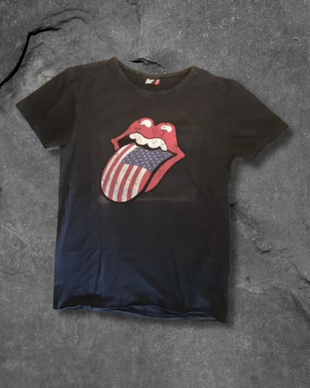 Tongue logo tee