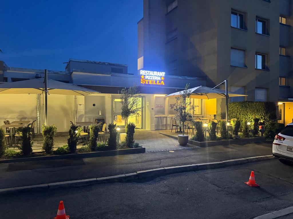 Restaurant Stella Aussenansicht Nacht
