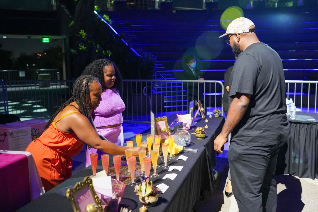 Mimosa Bar Night