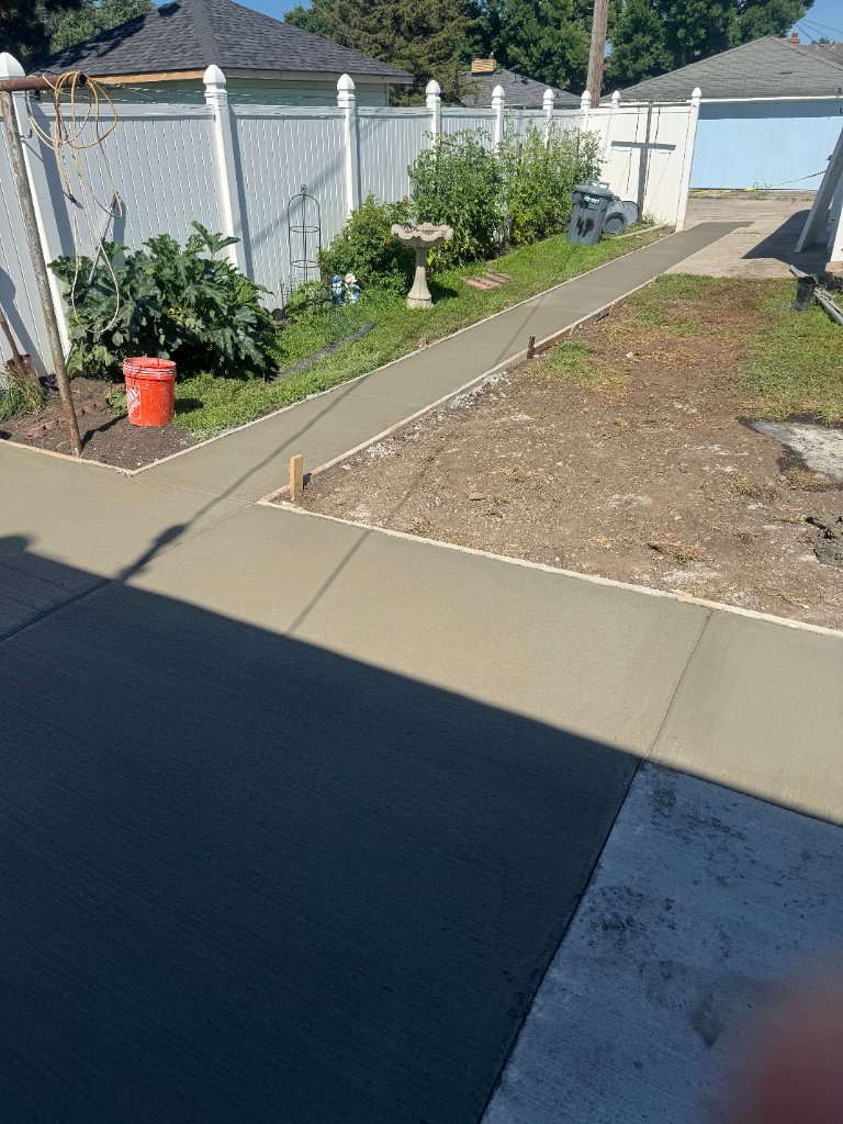 Garden Walkway & Sidewalk Pour