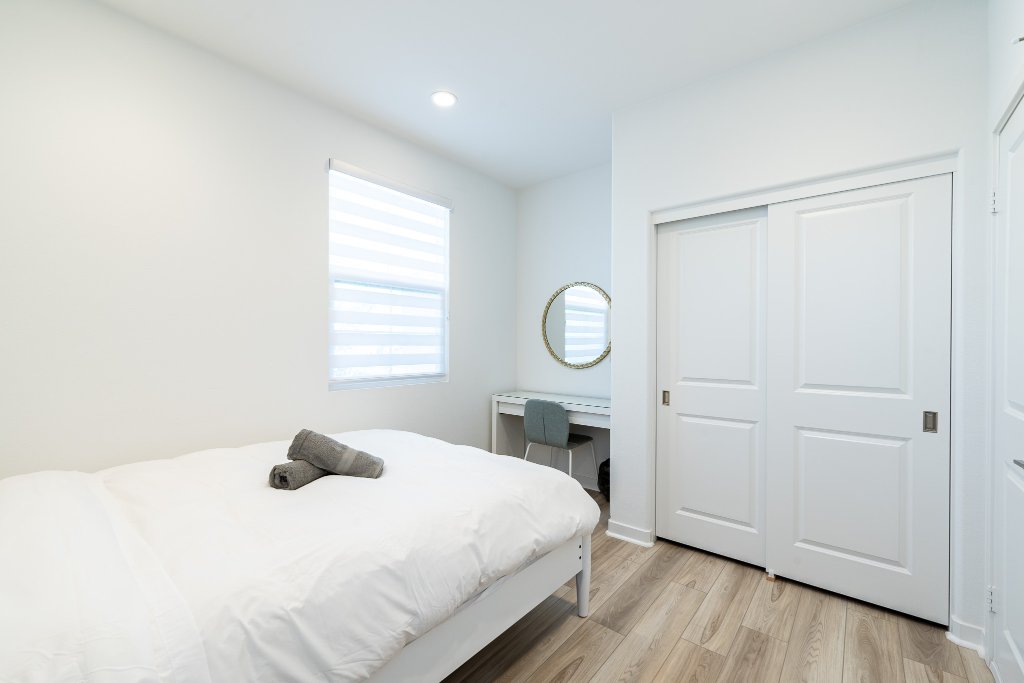 Bedroom with Study Desk