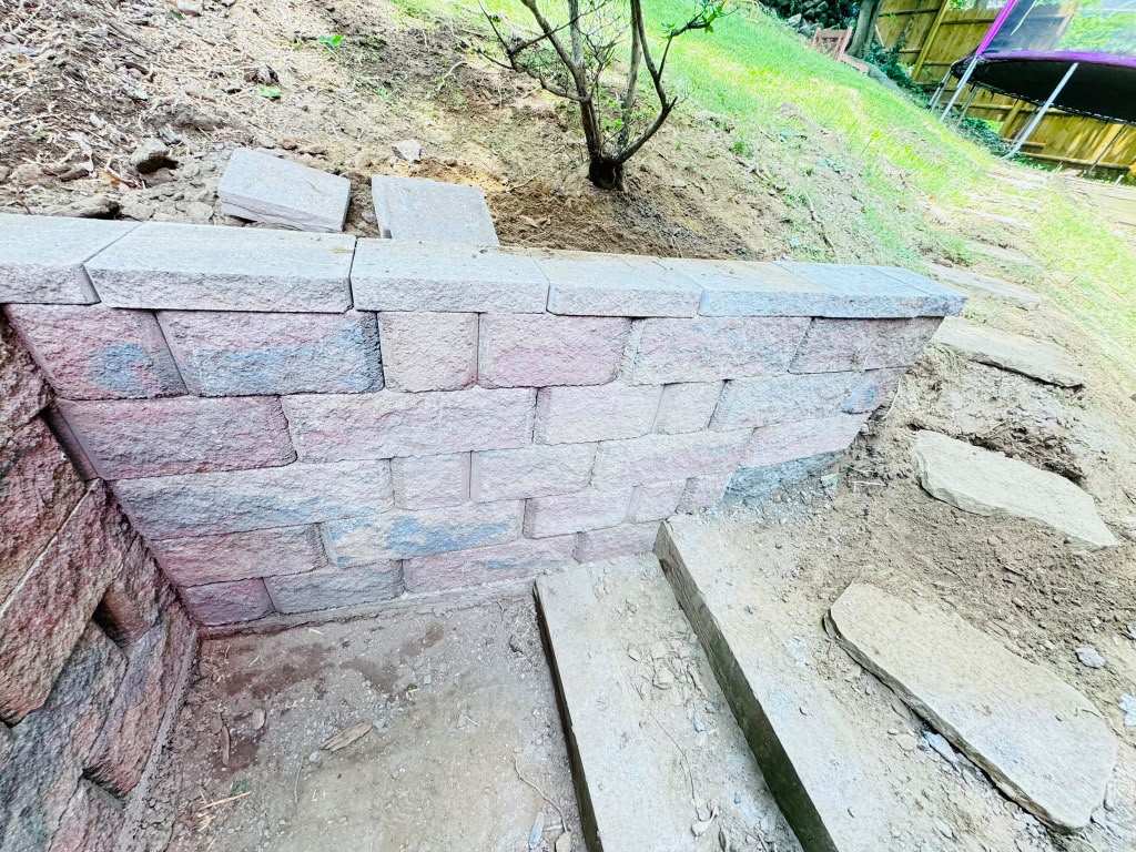 Retaining wall — split-face block courses with cap units project in Hartsdale