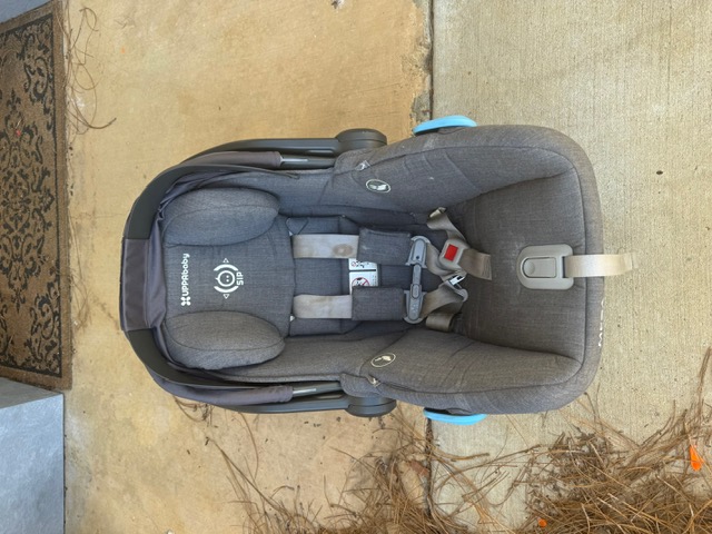 UPPAbaby Mesa infant car seat — spotless harness & shell