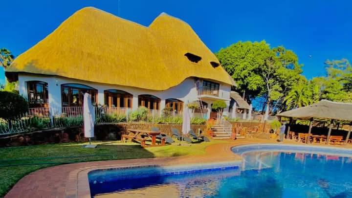Imba Matombo lodge pool