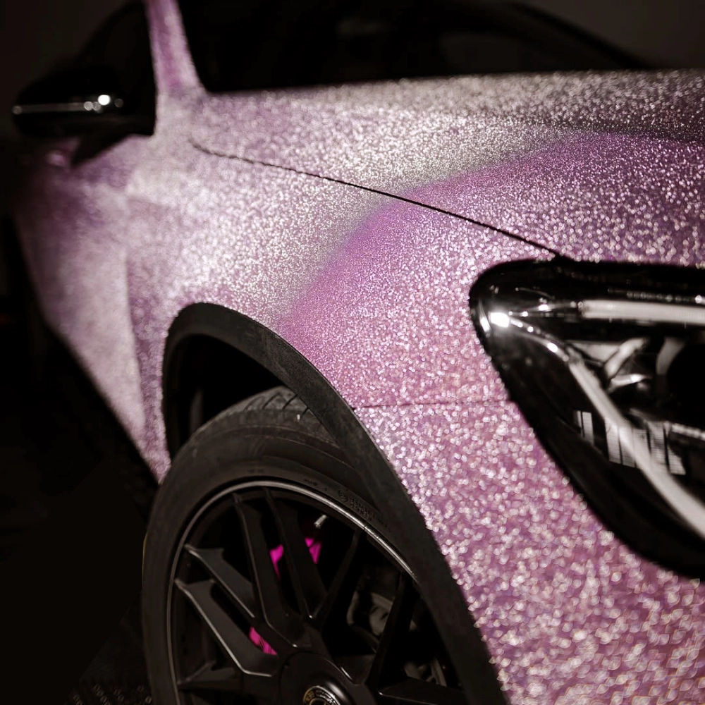 Barbie Pink Glitter على سيارة