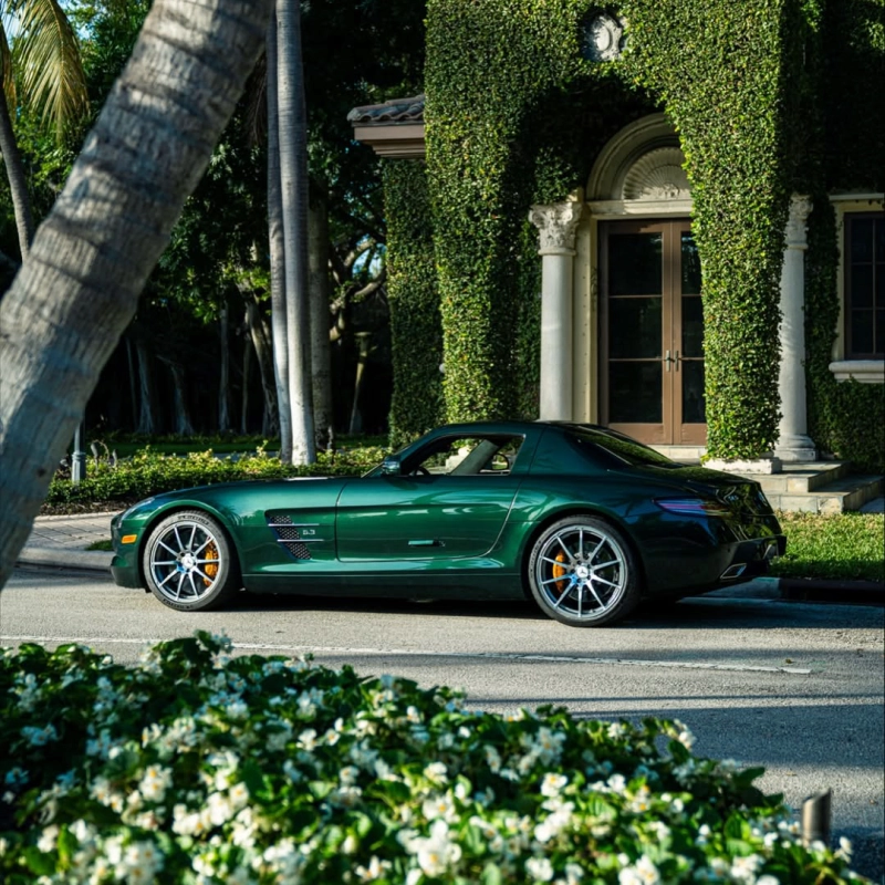 فيلم Gloss Royal Green — غلاف