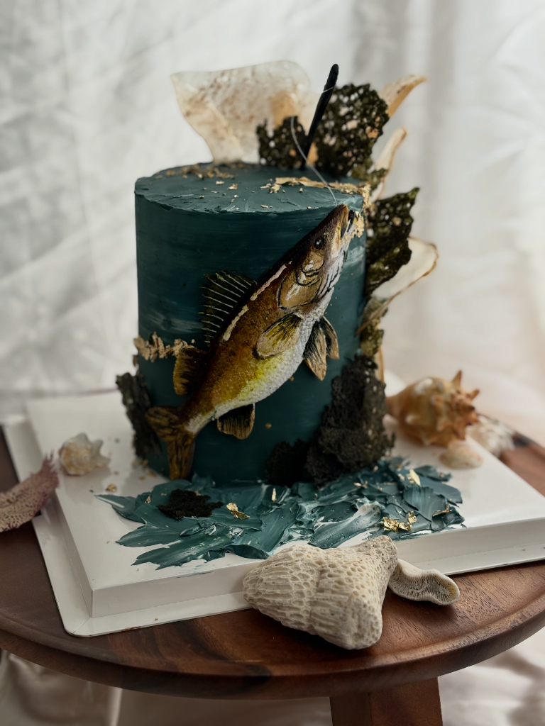 Gâteau thématique pêche poisson peint à la main — Délices Éthérés