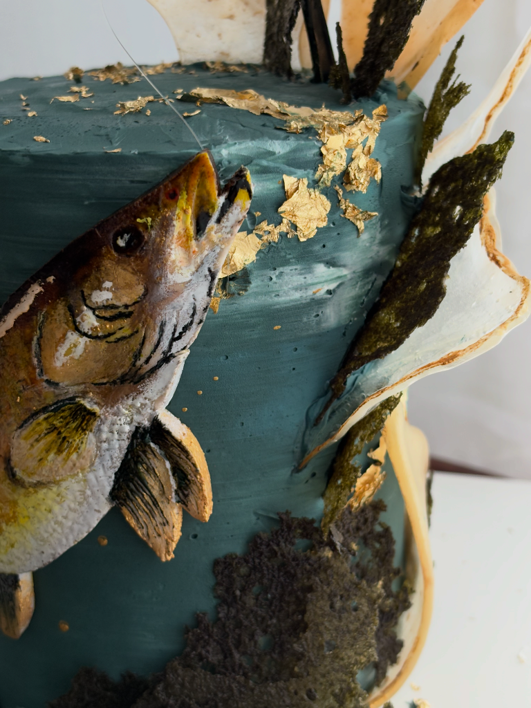 Détail gâteau thématique pêche — Délices Éthérés