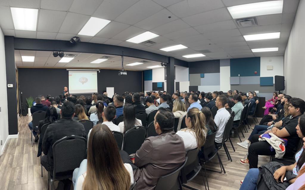 Salón lleno en uno de nuestros cursos