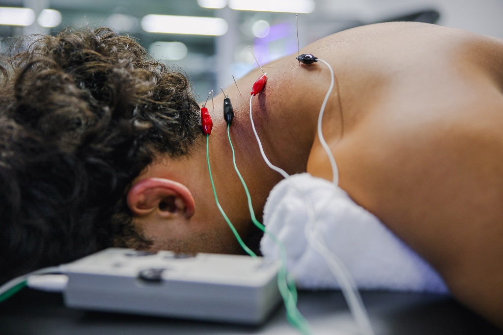 KRU Lab clinician using innovative treatment techniques