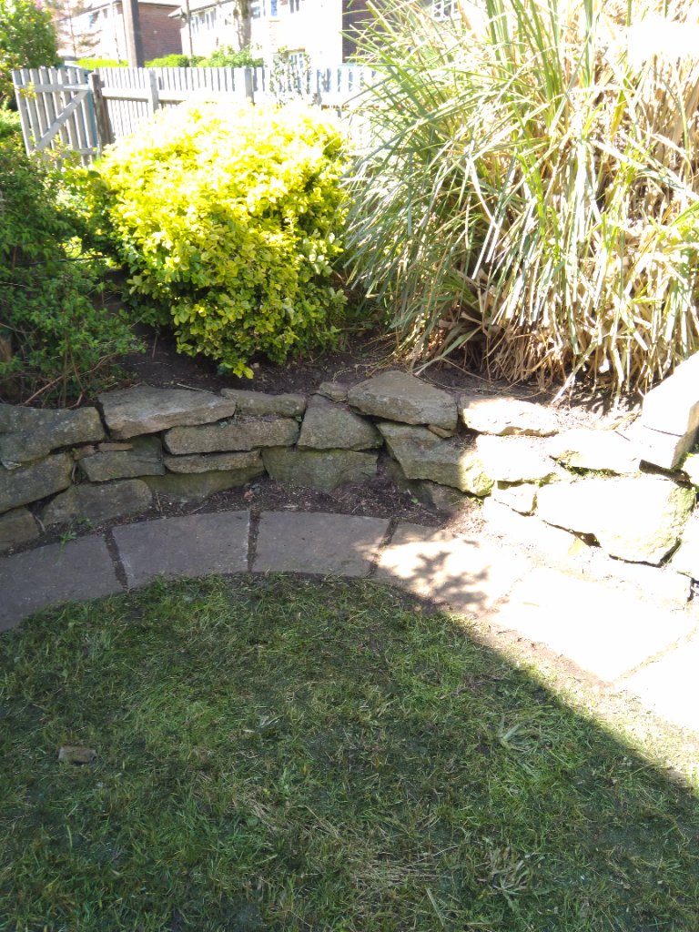Golcar garden photo 3