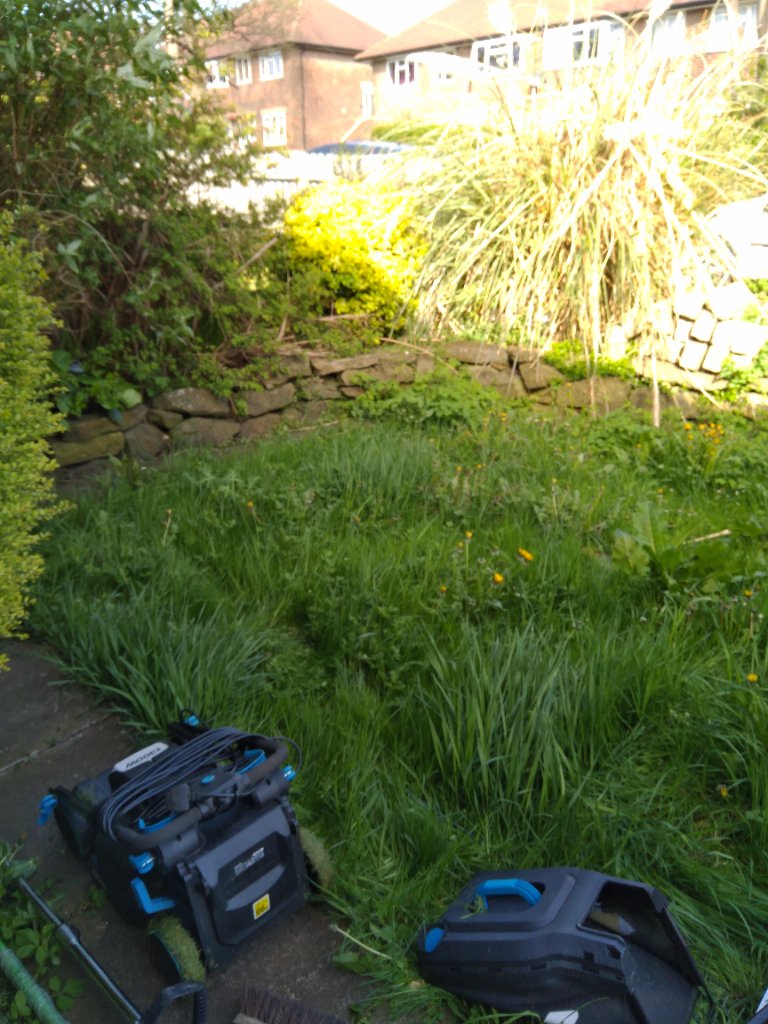 Golcar garden photo 10