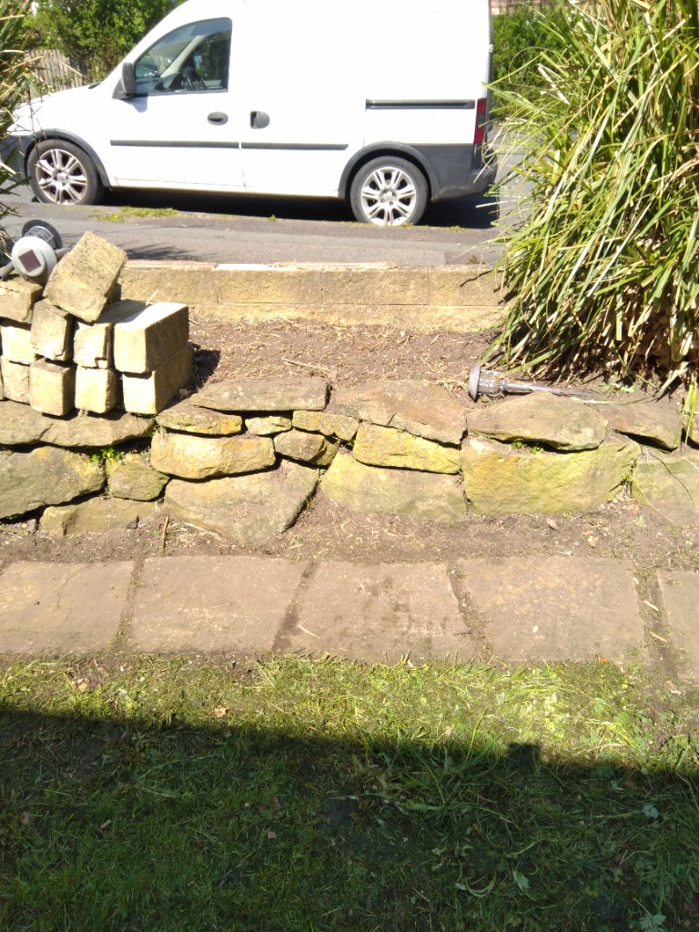 Golcar garden photo 5