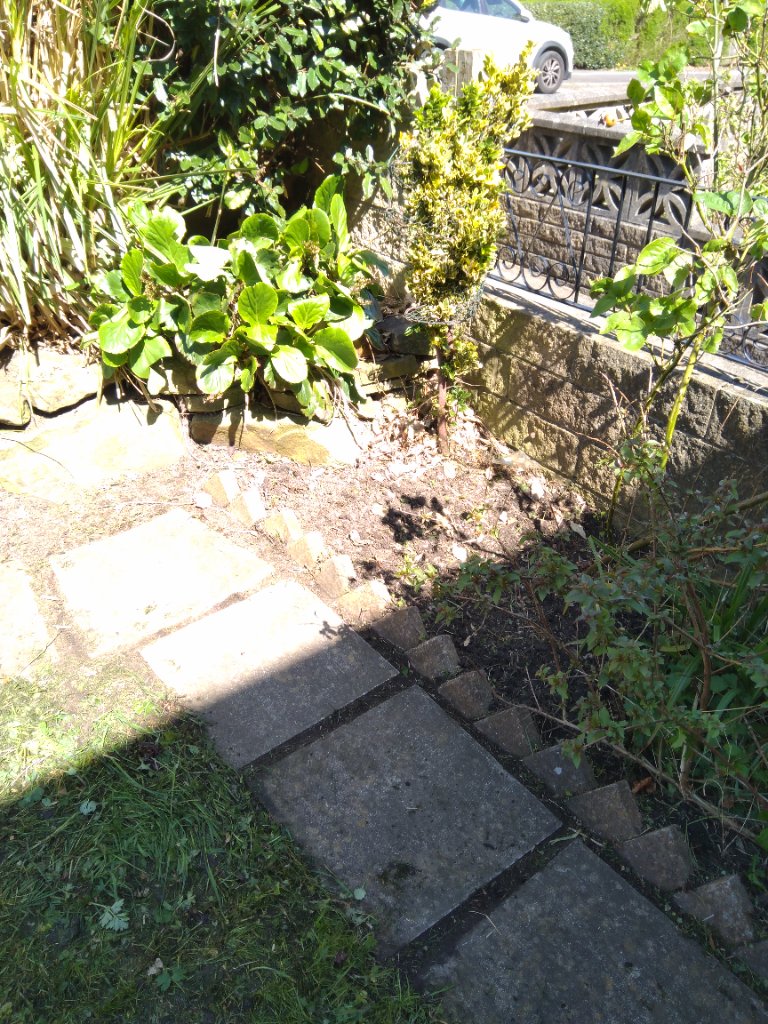 Golcar garden photo 4