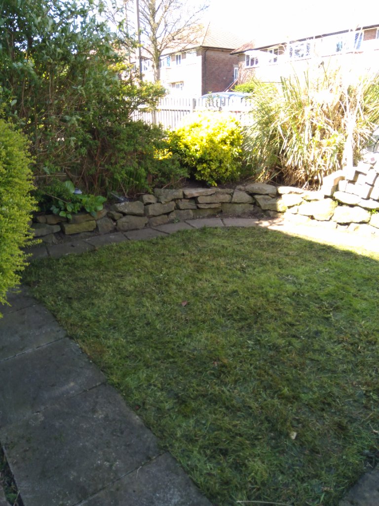 Golcar garden photo 6