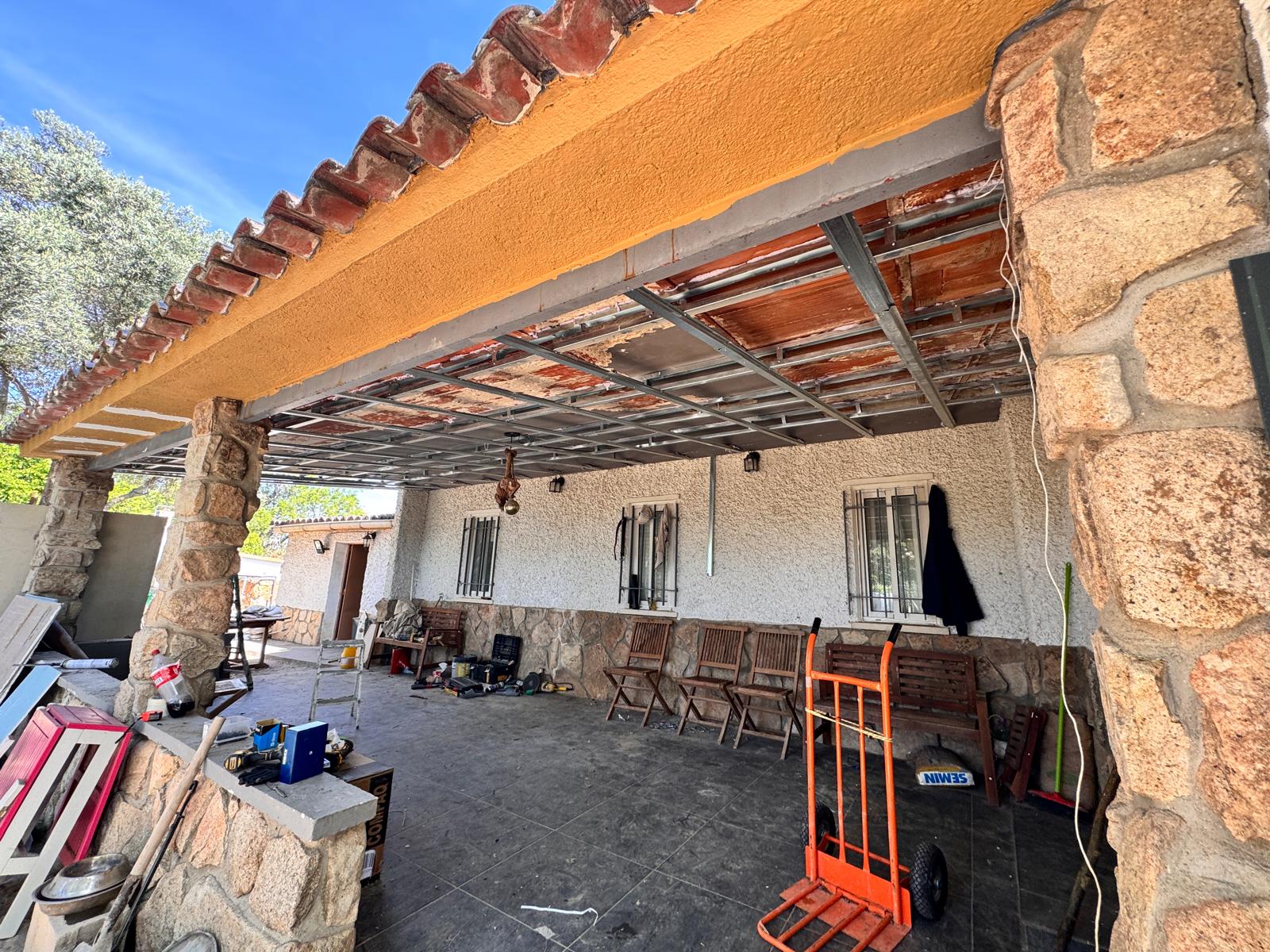 Reforma integral de vivienda con porche