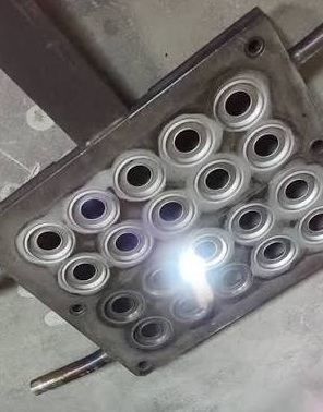 Pulzný laser