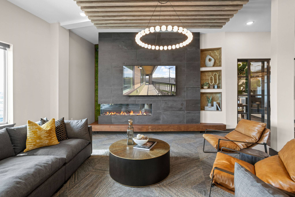 Clubhouse – Lounge & Fireplace
