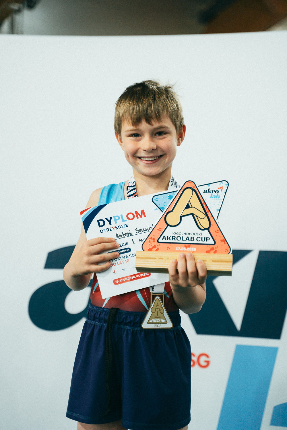 Zawodnik AkroLab z medalem I Ogólnopolskiego AkroLab Cup 2026
