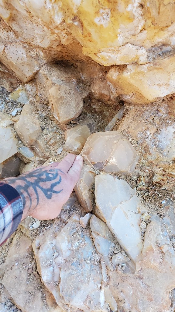 Willie Rickard Rock Farm — pay-to-dig gem mine in Arkansas
