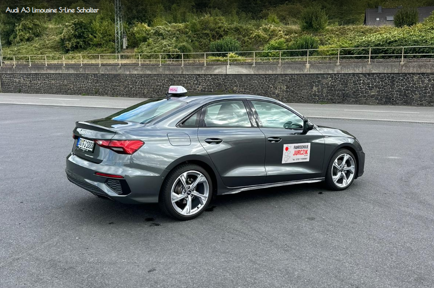 Fahrschulfahrzeug