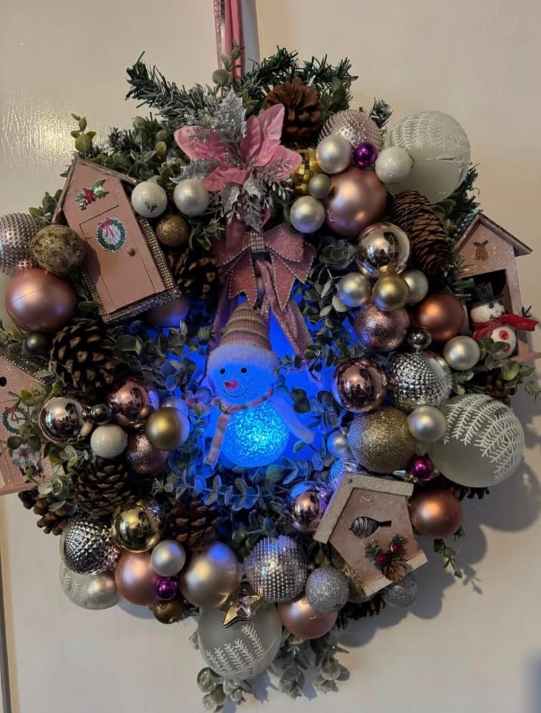 Snowman & Birdhouse Glow Wreath