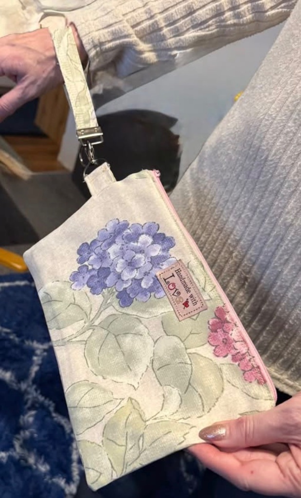 Hydrangea Floral Wristlet Pouch