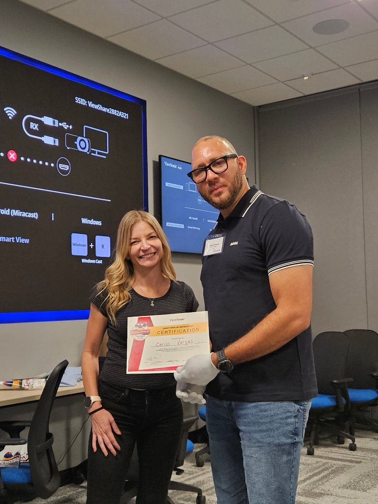 NJTECHLAND's Carlos Vargas receiving his ViewSonic Direct View LED Certified Installer certificate