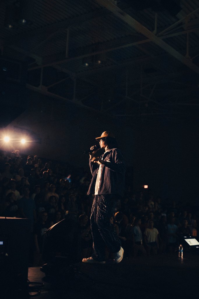 Soul Hemingway speaking to a large crowd from the stage